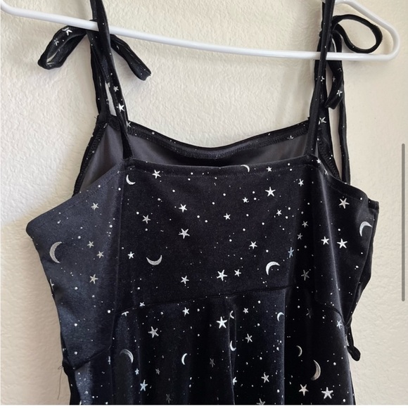 Sexy Velvet Galaxy Print Knot Cami Dress
Size Medium - Picture 4 of 4
